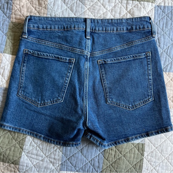 NWT Old Navy Women's Blue Denim Shorts OG High Rise Shorts Size 8 - Picture 2 of 7